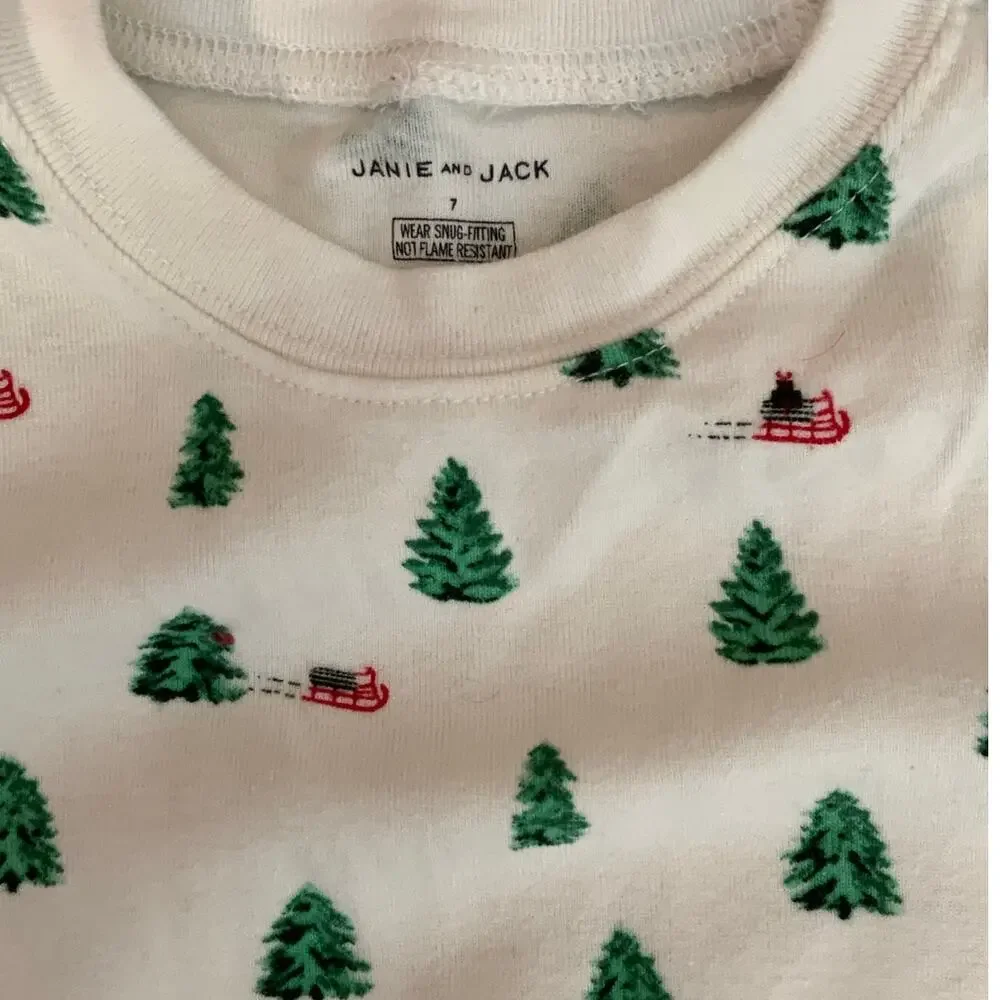 JANIE & JACK CHRISTMAS TREE & SLEDS PJS‎ SIZE 7